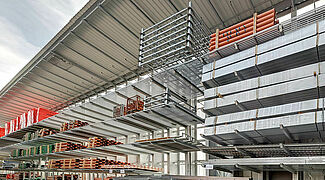 Rayonnage cantilever avec toit