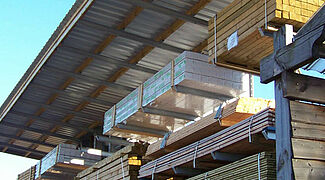 Rayonnage cantilever avec toit